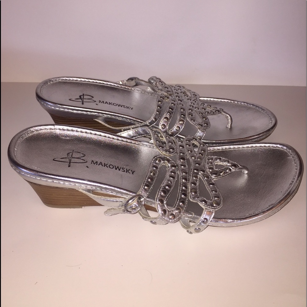 B,Makowsky Sandals